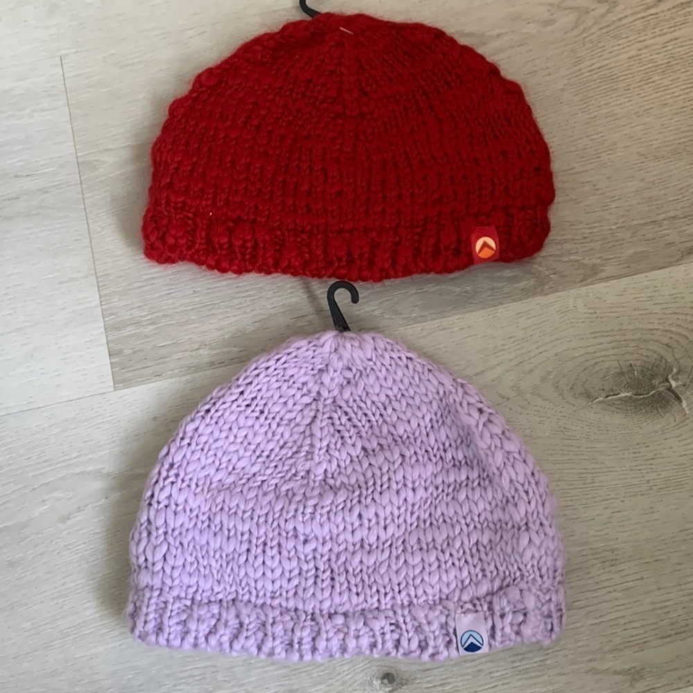 American Eagle Outfitter Gray set of 2‎ Beanie red lavender wool blend NWT